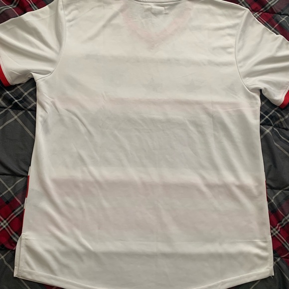 Huge Exchange Chicago Bulls V-Neck Jersey. - Picture 3 of 3